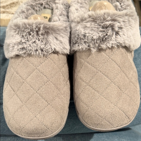 Floopi Gray Women's Slippers - Picture 4 of 4